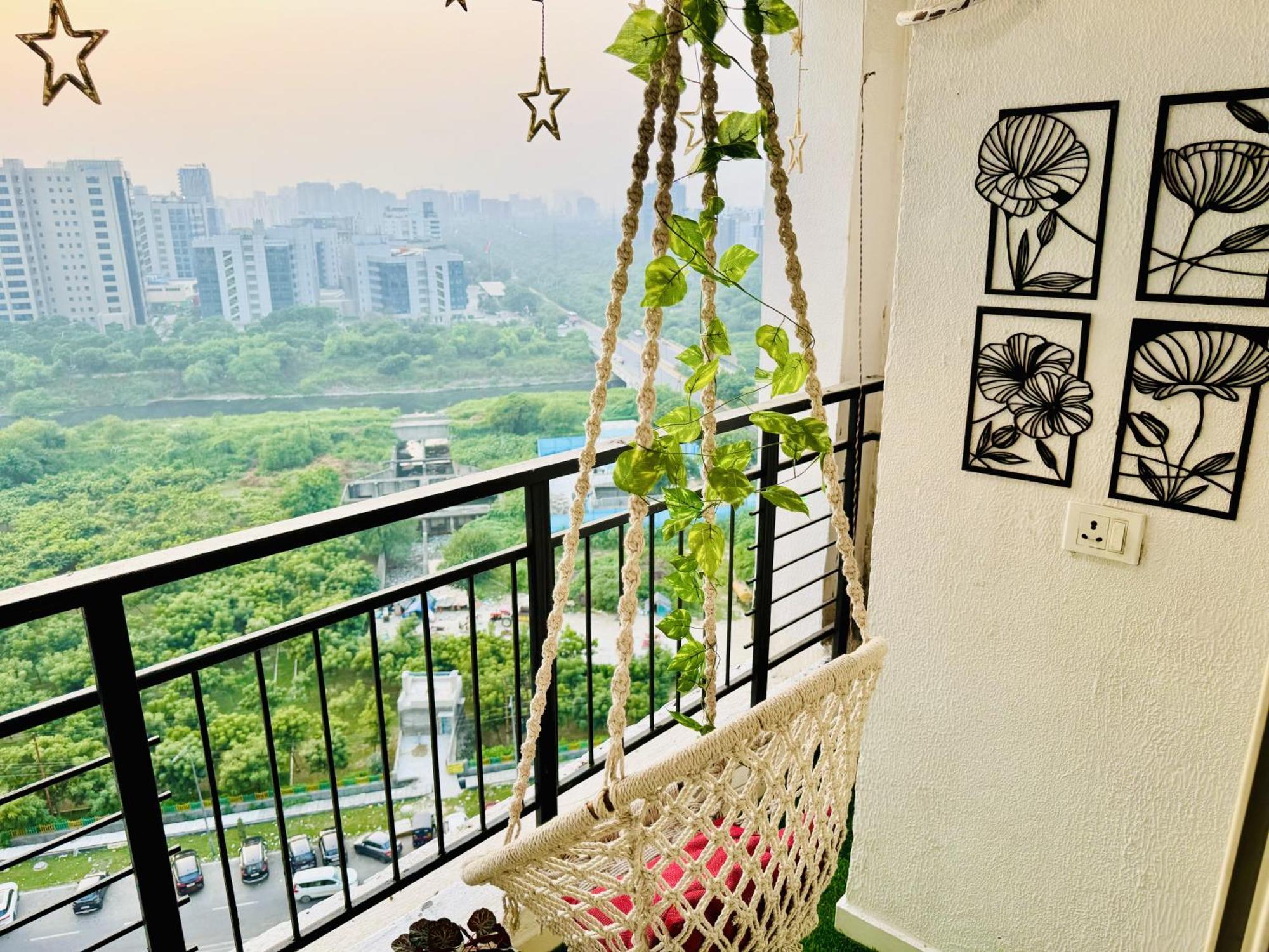 Balcony Escape Stay By Buddies Home Noida Exteriör bild